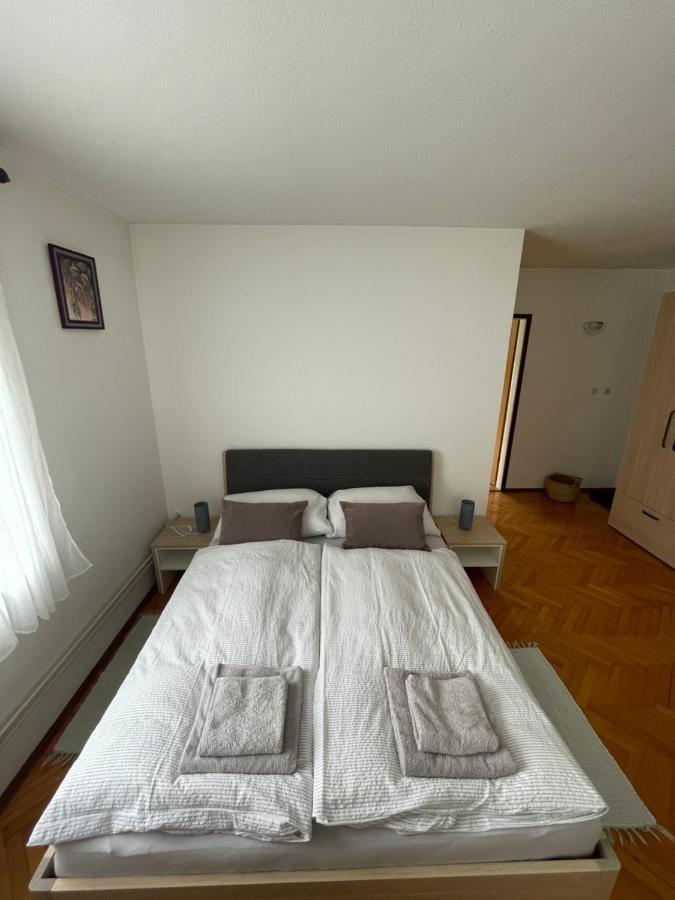 Homestay J&M Bled Bagian luar foto